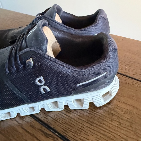 On Cloud 5 Black Women's Running Shoes Size 9.5 - Picture 5 of 14